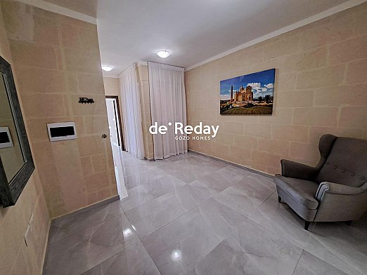 3-bedroom apartment for rent in Victoria - photo 1 of 10