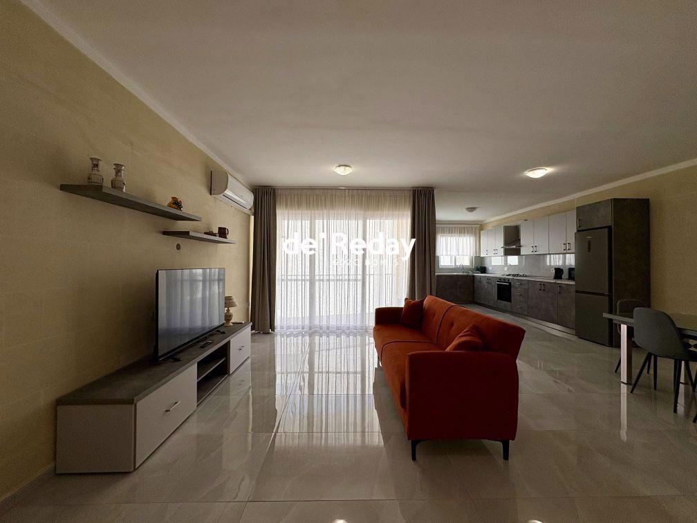 3-bedroom apartment for rent in Victoria - photo 2 of 10