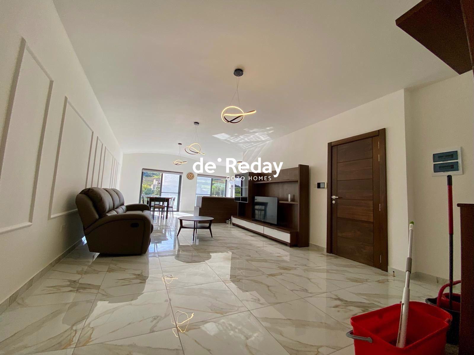 3-bedroom apartment for rent in Victoria - photo 2 of 10