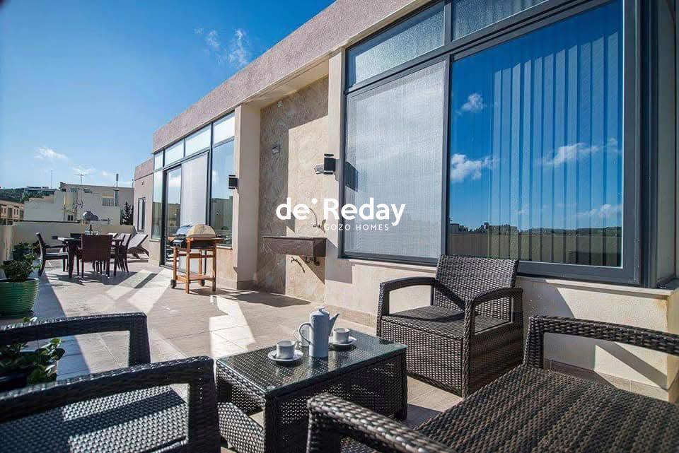 2-bedroom apartment for sale in Victoria - photo 1 of 10