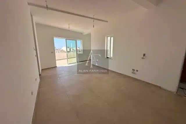 2-bedroom penthouse for sale in Naxxar - photo 1 of 8