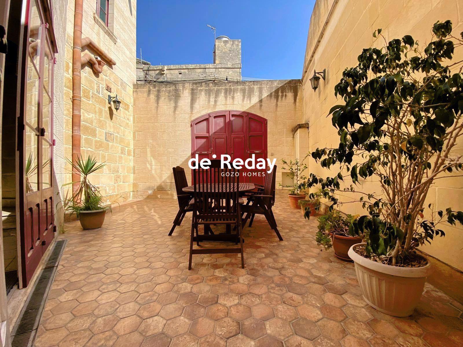 4-bedroom townhouse for rent in Xewkija - photo 1 of 10