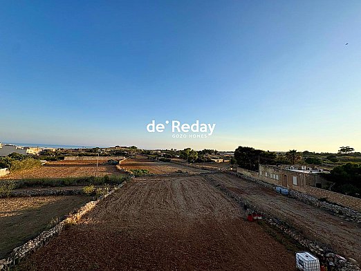 3-bedroom apartment for rent in Għajnsielem - photo 1 of 6
