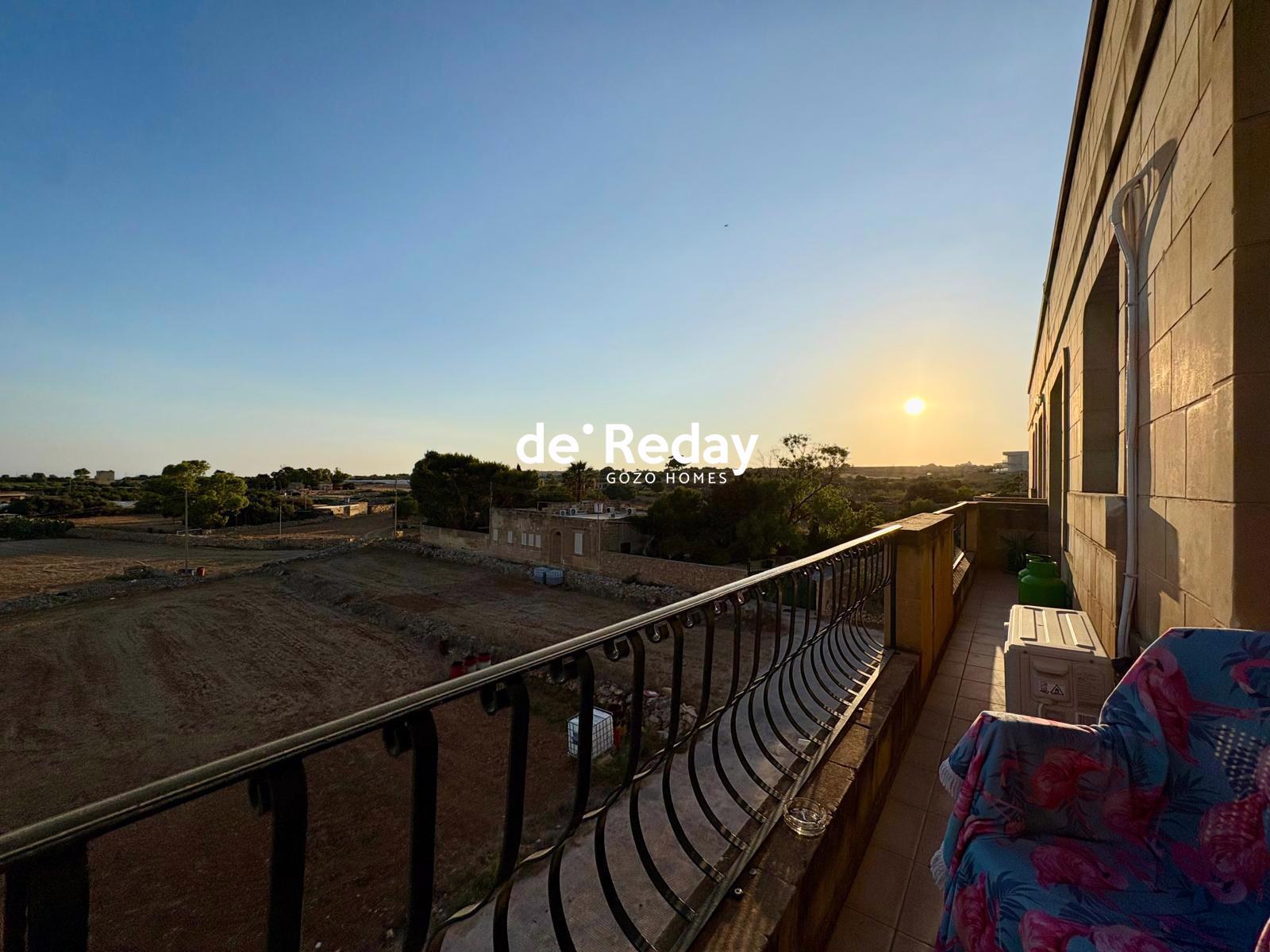 3-bedroom apartment for rent in Għajnsielem - photo 2 of 6