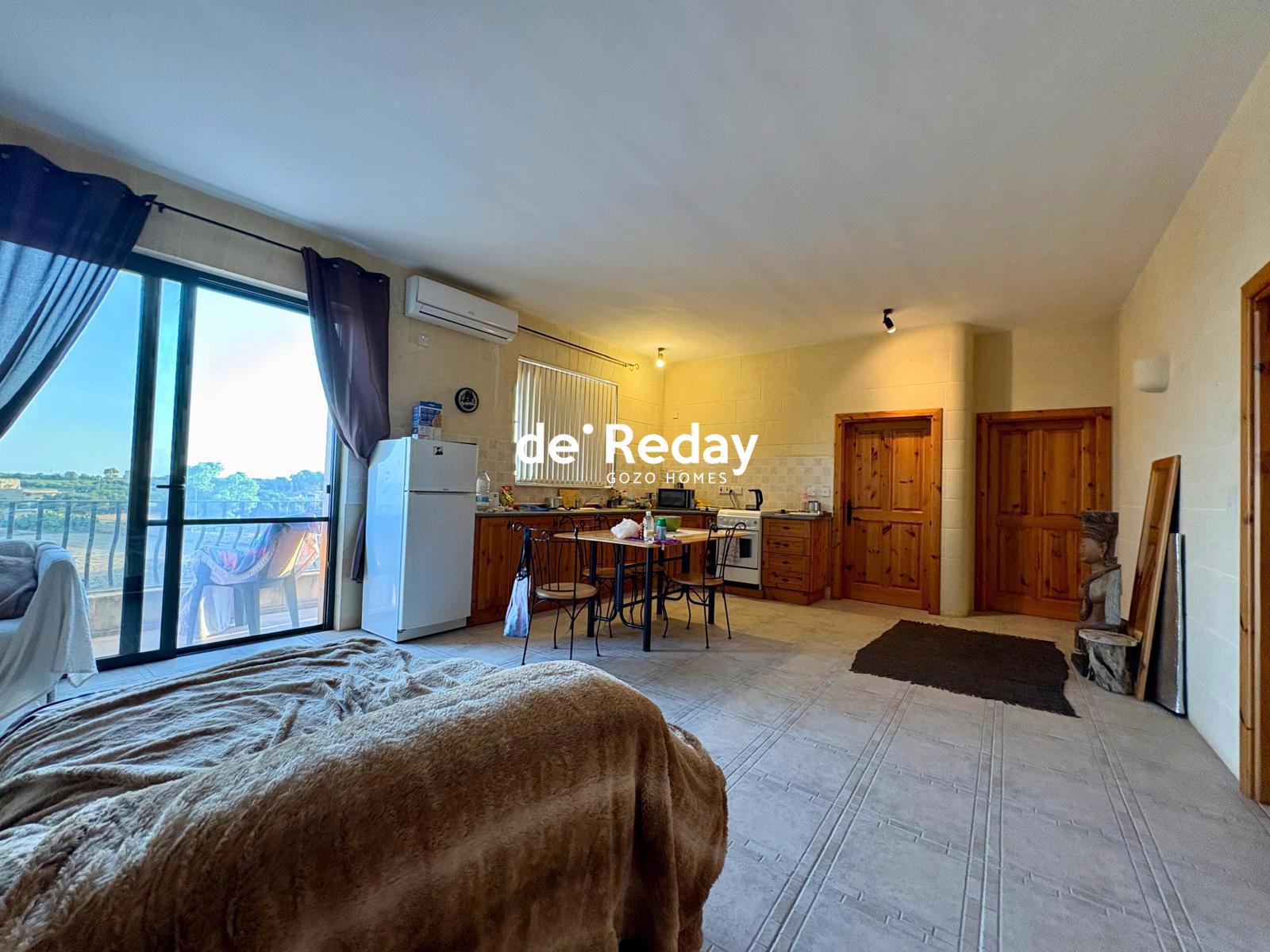 3-bedroom apartment for rent in Għajnsielem - photo 3 of 6