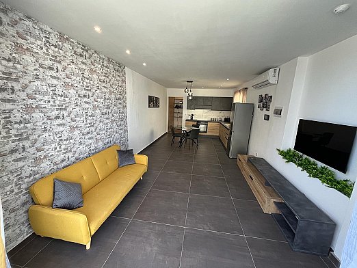 🏡 Spacious 2-Bedroom Penthouse for Rent – San Pawl